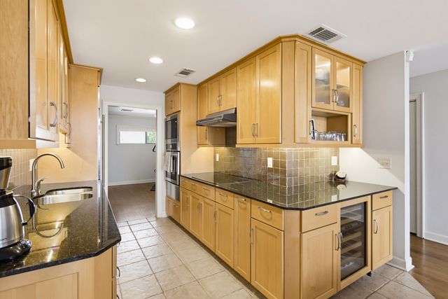 369 Riverbluff Pl Apt 3, Memphis, TN 38103