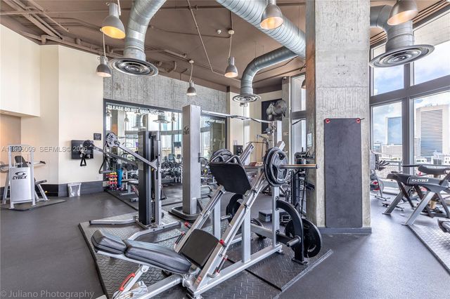 690 SW 1st Ct 1017, Miami, FL 33130