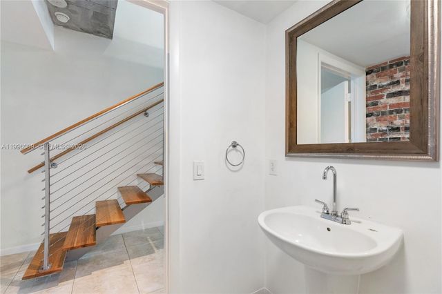 690 SW 1st Ct 1017, Miami, FL 33130