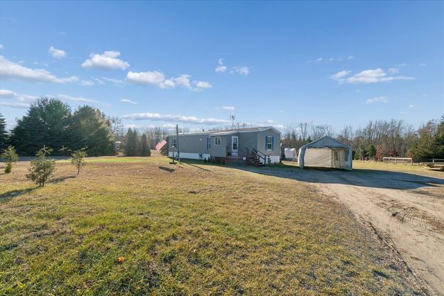20089 W Lake Montcalm Road, Howard City, MI 49329