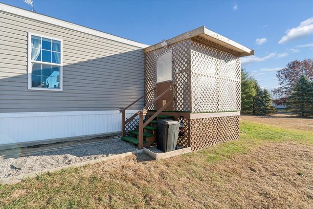 20089 W Lake Montcalm Road, Howard City, MI 49329