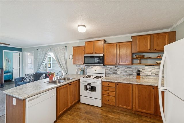 20089 W Lake Montcalm Road, Howard City, MI 49329