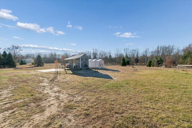 20089 W Lake Montcalm Road, Howard City, MI 49329