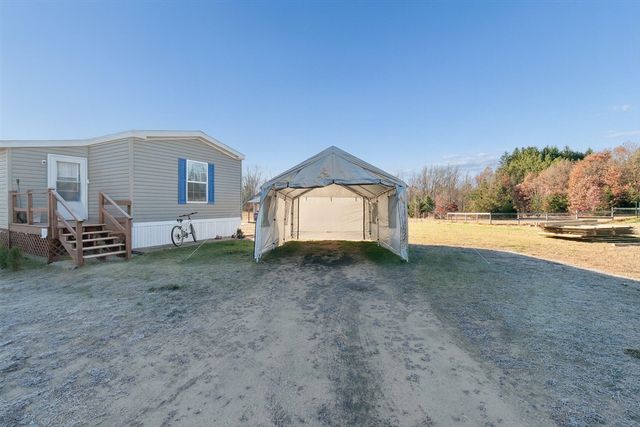 20089 W Lake Montcalm Road, Howard City, MI 49329