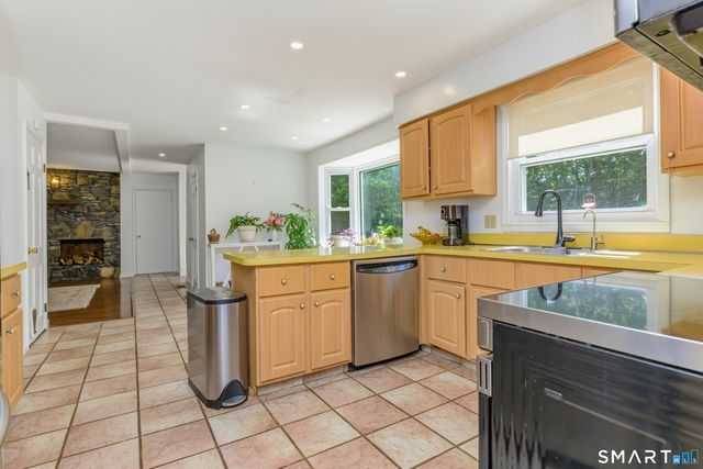 35 Macadam Terrace, Milford, CT 06461