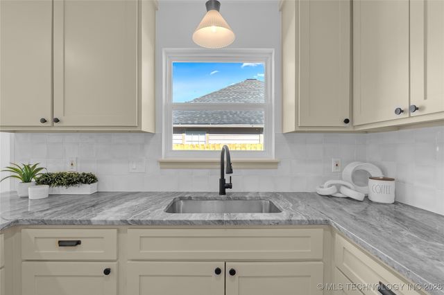 17662 S Tacoma Street, Mounds, OK 74033