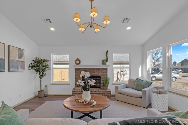 17662 S Tacoma Street, Mounds, OK 74033