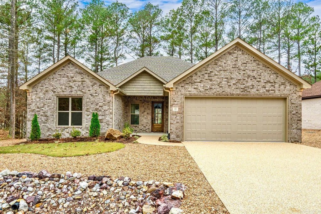 13 Villas Way, Hot Springs Village, AR 71909