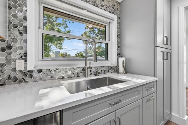 1501 N DAKOTA AVENUE NE, St Petersburg, FL 33703