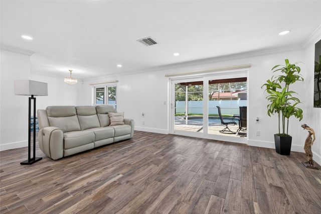 1501 N DAKOTA AVENUE NE, St Petersburg, FL 33703