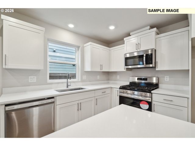 740 MERRIOTT Ln, Woodburn, OR 97071