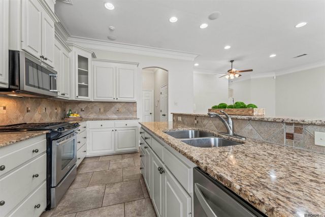 10034 Hagewood Ln, Baton Rouge, LA 70809