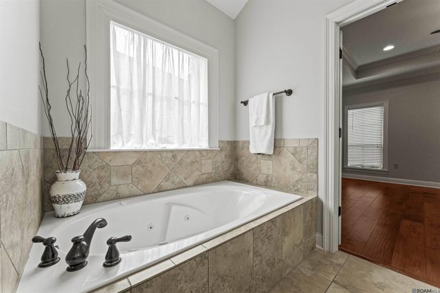 10034 Hagewood Ln, Baton Rouge, LA 70809