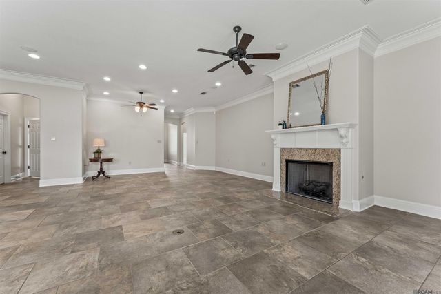 10034 Hagewood Ln, Baton Rouge, LA 70809
