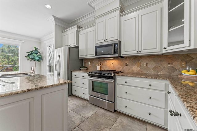 10034 Hagewood Ln, Baton Rouge, LA 70809