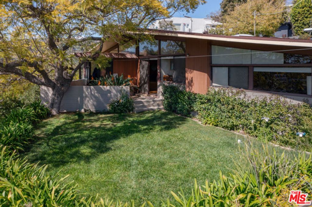 12421 Deerbrook Lane, Los Angeles, CA 90049