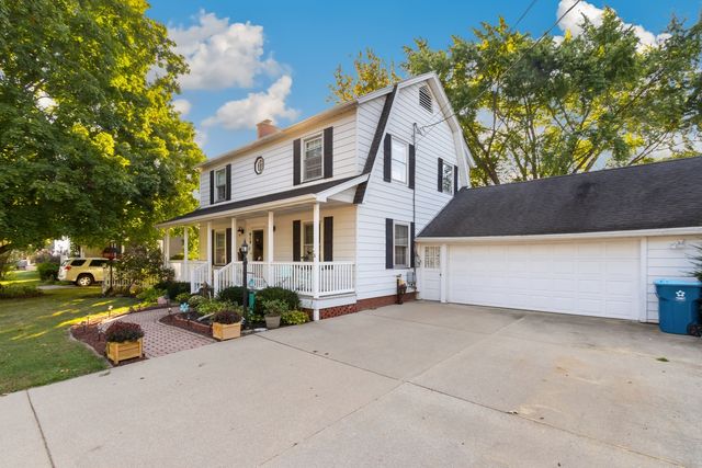 914 E Chamberlin Street, Dixon, IL 61021