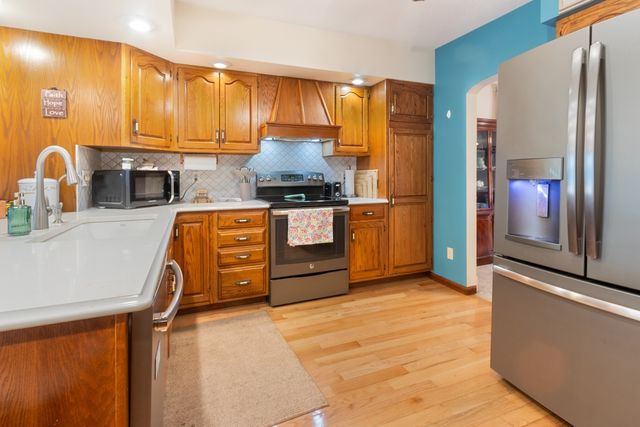 914 E Chamberlin Street, Dixon, IL 61021