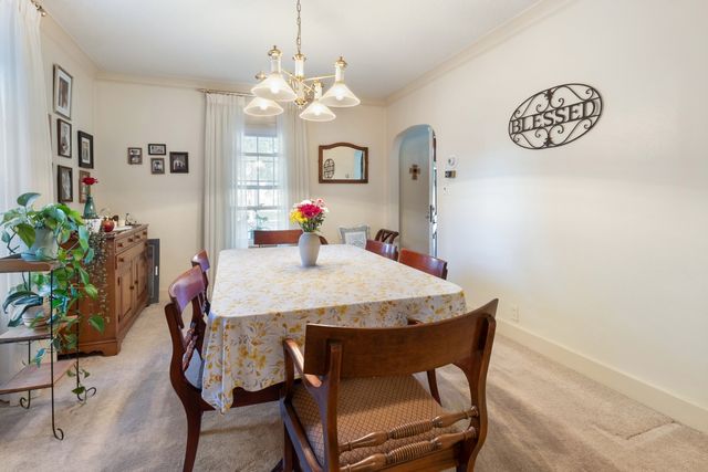 914 E Chamberlin Street, Dixon, IL 61021