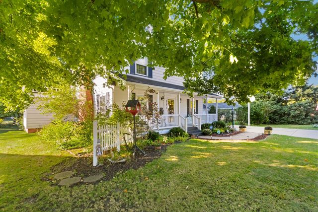 914 E Chamberlin Street, Dixon, IL 61021