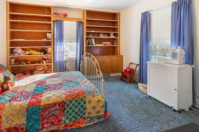 914 E Chamberlin Street, Dixon, IL 61021