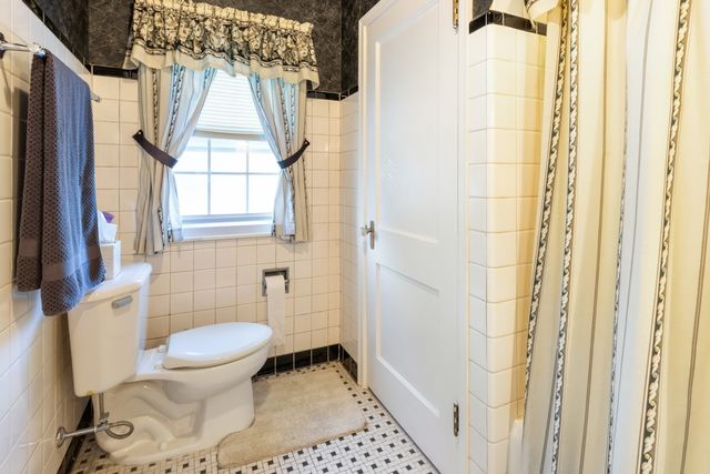 914 E Chamberlin Street, Dixon, IL 61021