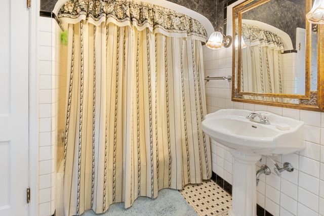 914 E Chamberlin Street, Dixon, IL 61021