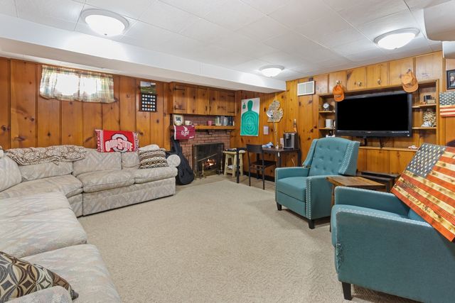 914 E Chamberlin Street, Dixon, IL 61021