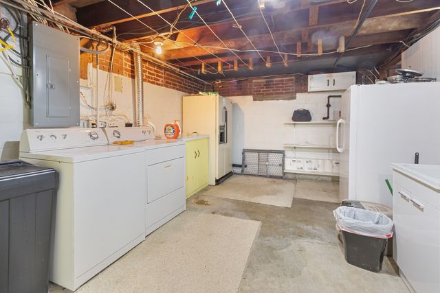 914 E Chamberlin Street, Dixon, IL 61021