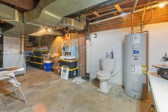 914 E Chamberlin Street, Dixon, IL 61021