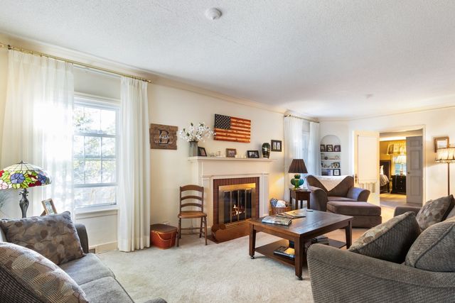 914 E Chamberlin Street, Dixon, IL 61021