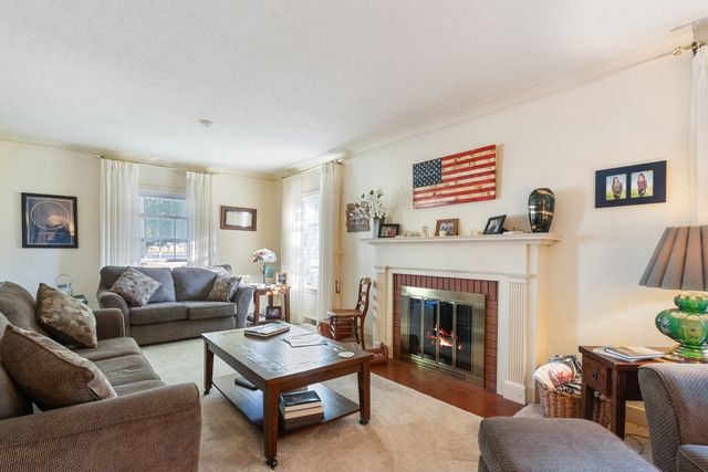 914 E Chamberlin Street, Dixon, IL 61021