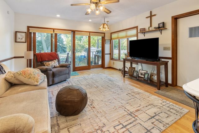 914 E Chamberlin Street, Dixon, IL 61021