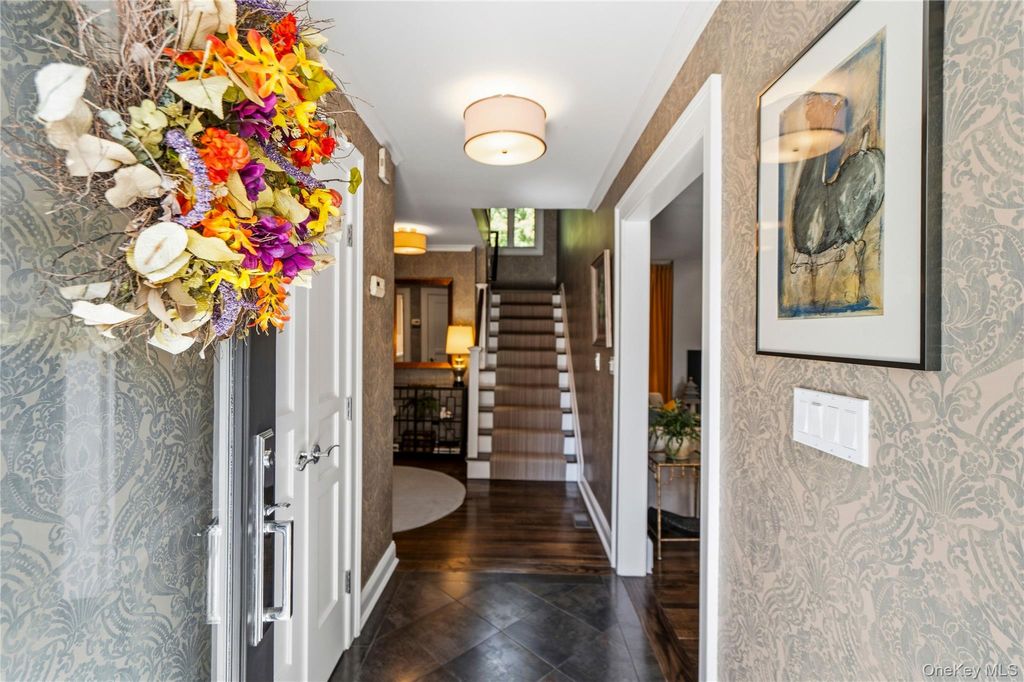 646 The Concourse, Oyster Bay, NY 11771 — photo 4
