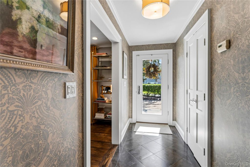646 The Concourse, Oyster Bay, NY 11771 — photo 5