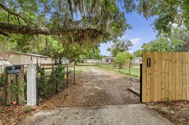 3511 S PALM AVENUE, Palatka, FL 32177