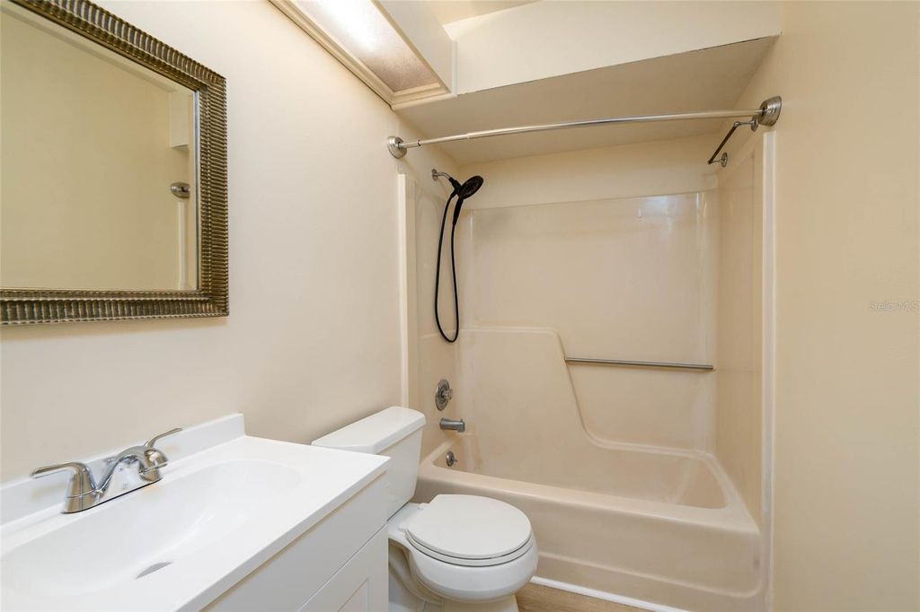 Image 14 of property listing at 4004 CROSSROADS PLACE, Casselberry, FL 32707