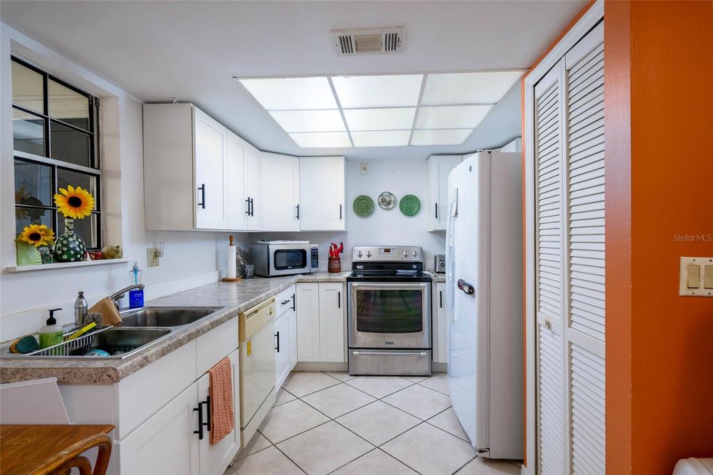 Image 5 of property listing at 4004 CROSSROADS PLACE, Casselberry, FL 32707