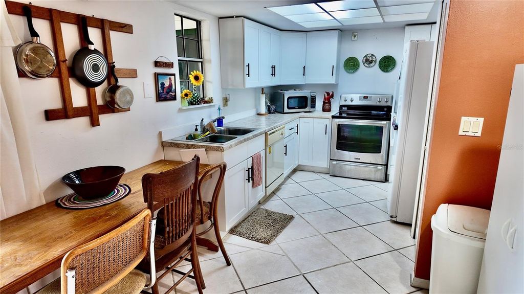 Image 6 of property listing at 4004 CROSSROADS PLACE, Casselberry, FL 32707