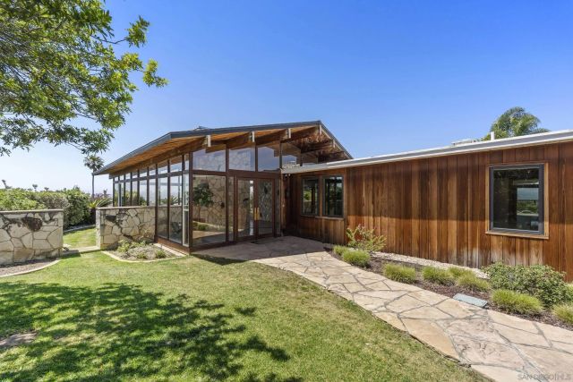 1226 Via Del Cerro, Vista, CA 92084