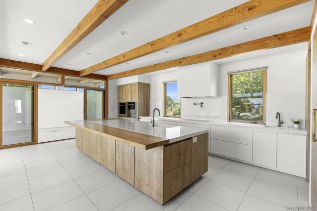 1226 Via Del Cerro, Vista, CA 92084