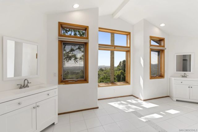 1226 Via Del Cerro, Vista, CA 92084
