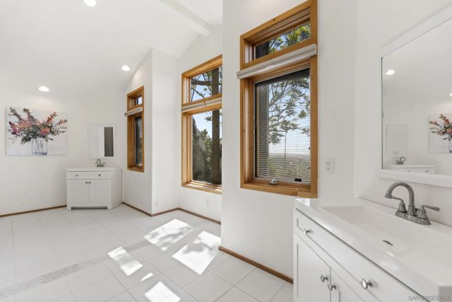1226 Via Del Cerro, Vista, CA 92084