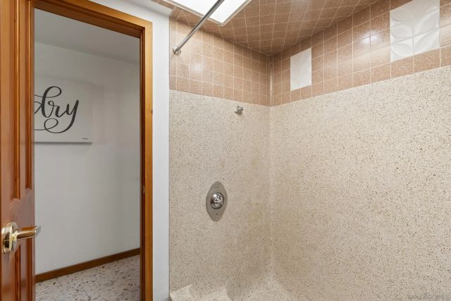 1226 Via Del Cerro, Vista, CA 92084