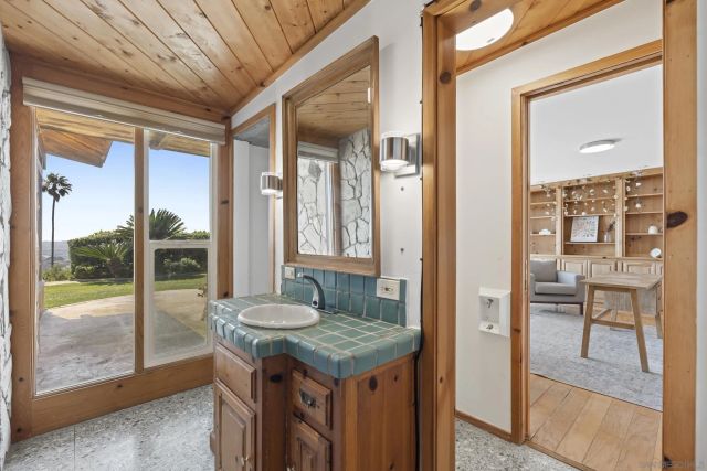 1226 Via Del Cerro, Vista, CA 92084