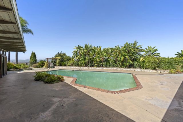 1226 Via Del Cerro, Vista, CA 92084