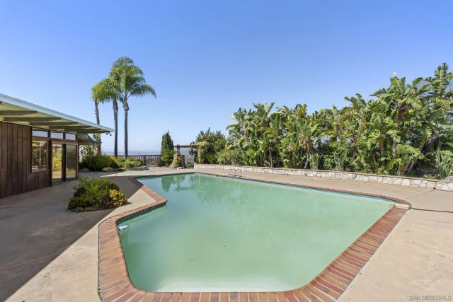 1226 Via Del Cerro, Vista, CA 92084