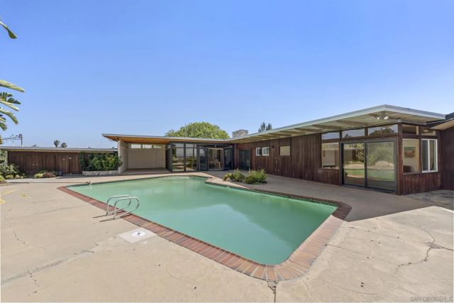 1226 Via Del Cerro, Vista, CA 92084