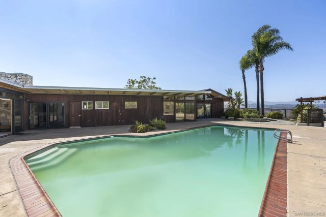 1226 Via Del Cerro, Vista, CA 92084