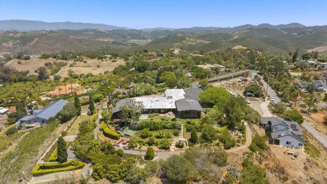 1226 Via Del Cerro, Vista, CA 92084
